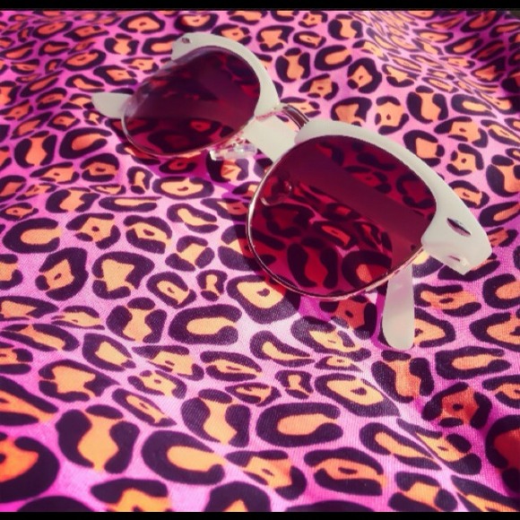 New vintage style shades ( Unisex ) Color: Tan