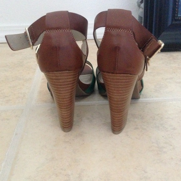 Kenneth Cole Reaction Open toe heels - Picture 3 of 3