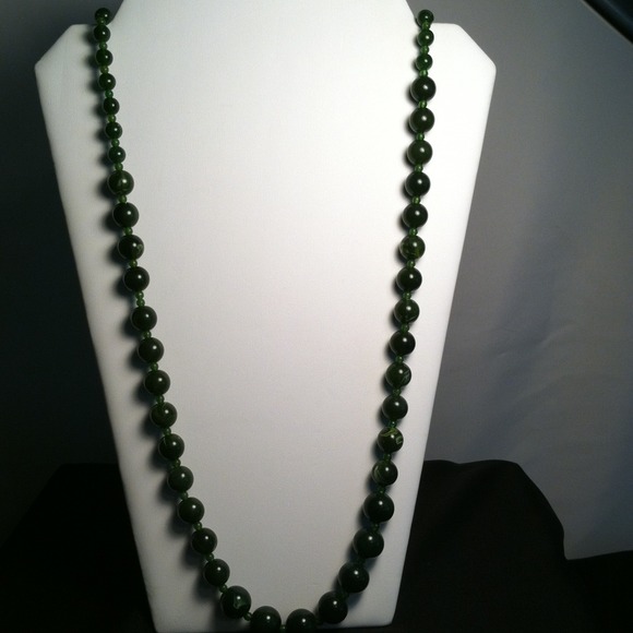 17" Emerald Green Beads Necklace - Picture 1 of 2