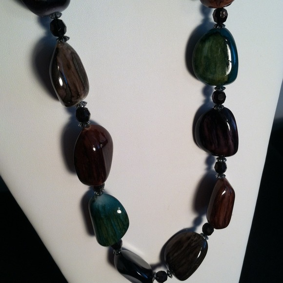 Stone Like Beads Necklace - Picture 2 of 2