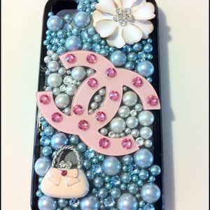iPhone 4 4s glamorous case. Real Swarovski crystal