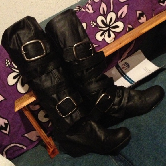 Black leather wedge boot