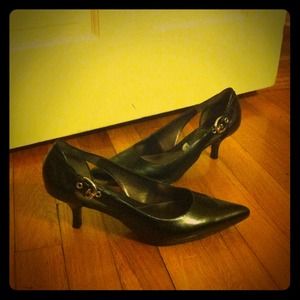 New Beautiful black pumps by circa Joan and David.
