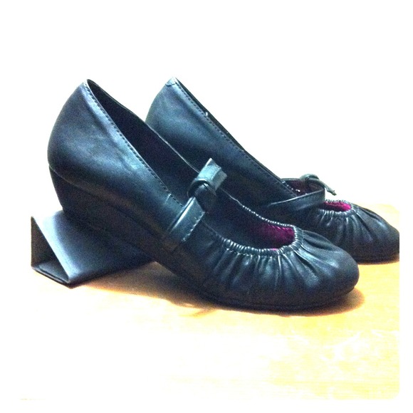 Slight wedge ballet flats