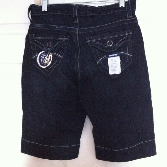 NWT Distressed Denim Jean SLIMING SHORTS - Picture 2 of 4