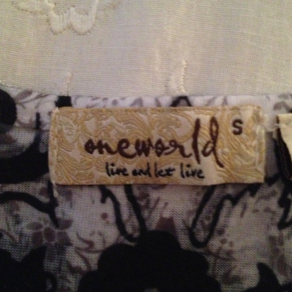 Cute casual T NWOT - Picture 3 of 3