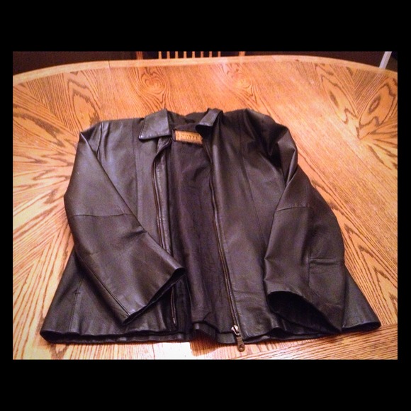 **sold in bundle**Leather Jacket