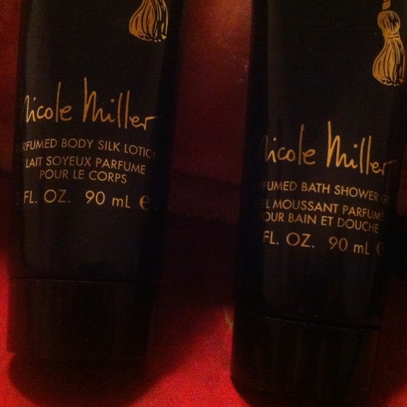 ⭕Sold⭕Bath/body new body lotion n shower gel - Picture 2 of 4