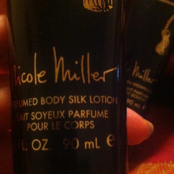 ⭕Sold⭕Bath/body new body lotion n shower gel - Picture 4 of 4