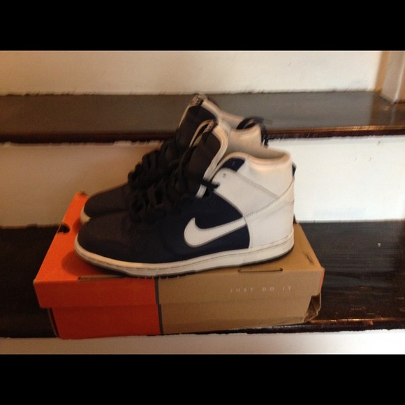 Nike Dunks - Picture 2 of 4