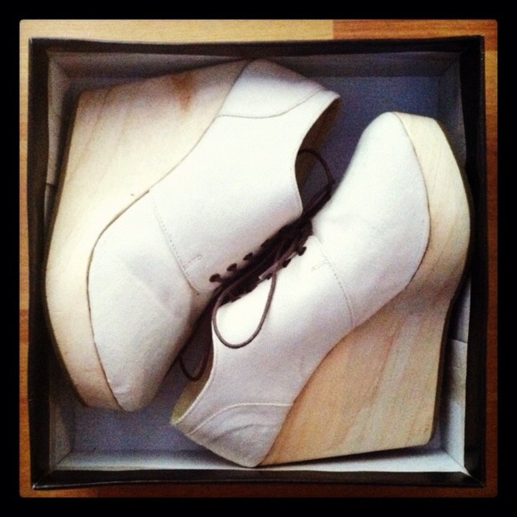 Deena & Ozzy Wedges