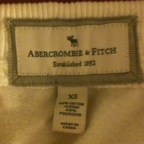 Short skirts - Picture 2 of 3