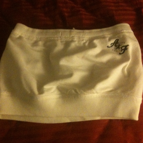 Short skirts - Picture 3 of 3