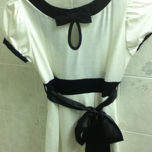 From Japan! White Dress w Black Trimming - Picture 2 of 2