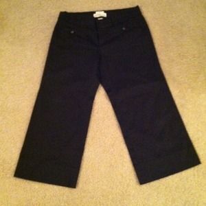 Black Capri pants