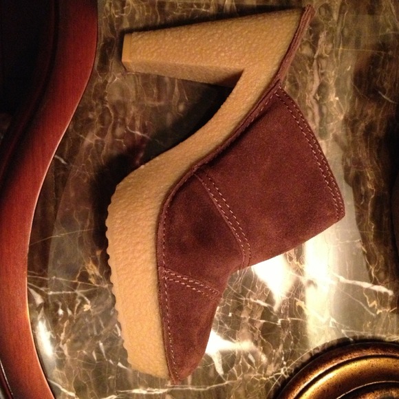 Michael Kors suede, slip on mules. Never worn. - Picture 3 of 3