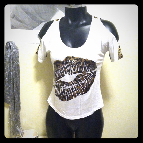 ))SOLD(( Cute cheetah top