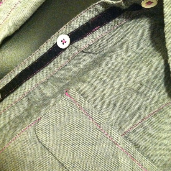 ))SOLD(( Bnwt button up - Picture 2 of 4