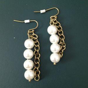 Antique gold chain w/pearls dangle earrings