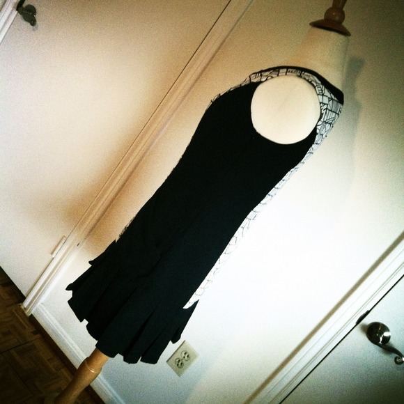 ** SOLD FLASH SPECIAL ** Jonathan Saunders Dress - Picture 3 of 4