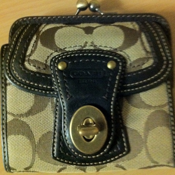 Medium Turnlock French Wallet