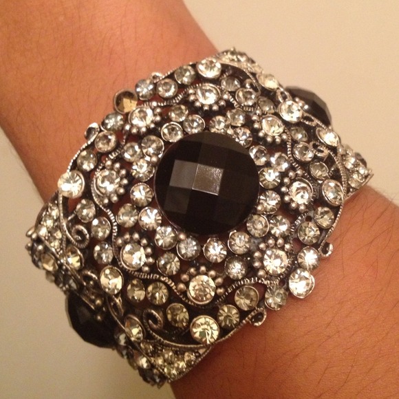 SOLD!!!! Beautiful bracelet with jewel detail