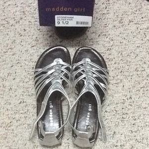 Madden Girl Stoneham Silver Par Sandals