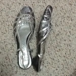 Chinese Laundry flats