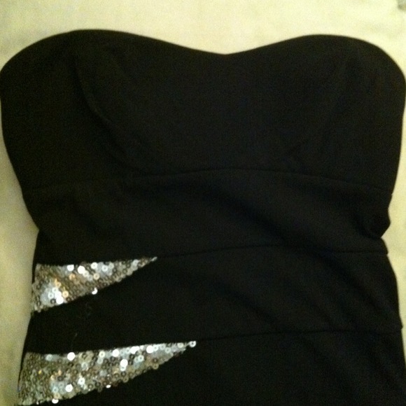 Black dress with silver sequence stripes - Picture 3 of 3
