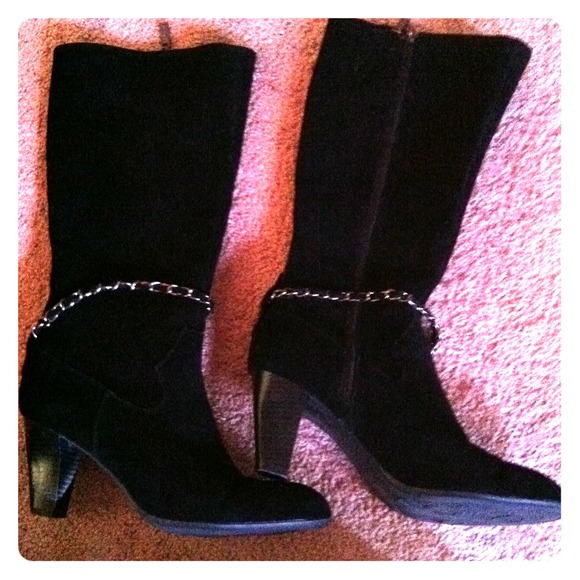 Black chain boots.