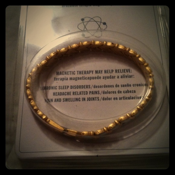 Magnetic therapy bracelet