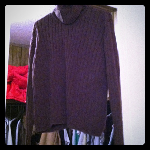 Sweatshirt - Picture 1 of 2