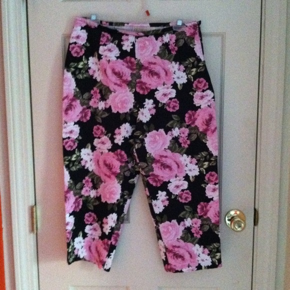 Stretchy flowered capris.  Gently worn. - Picture 1 of 2