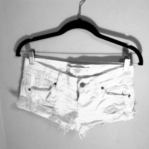Abercrombie & Fitch white shorts