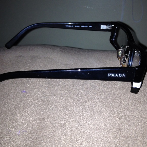 Prada Glasses lenses are not prescription. - Picture 3 of 4