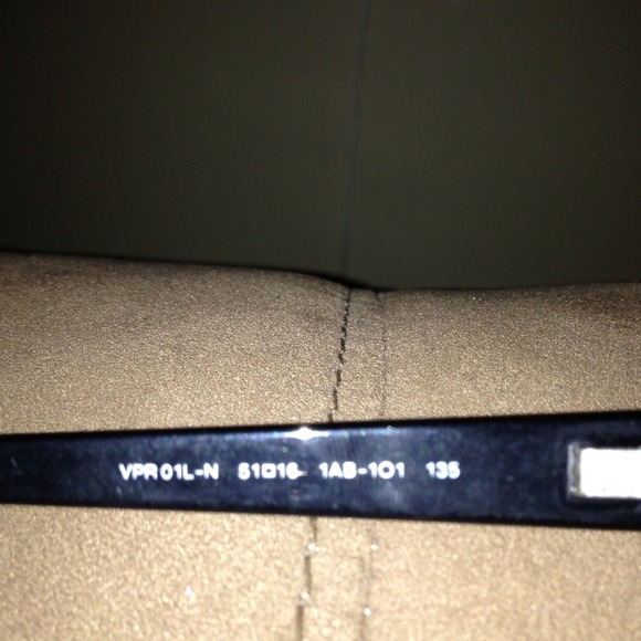 Prada Glasses lenses are not prescription. - Picture 4 of 4