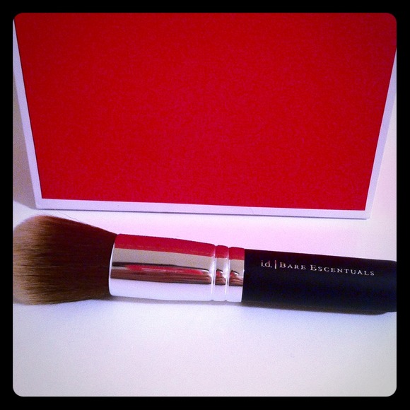 Sold!! New Bare Escentuals Soft Focus Face Brush