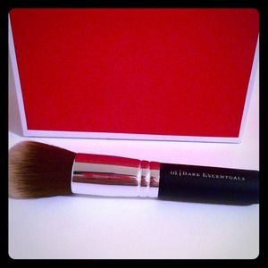 Sold!! New Bare Escentuals Soft Focus Face Brush
