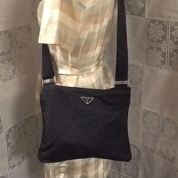 💸Reserved💸Black Authentic Prada Cross Body Bag