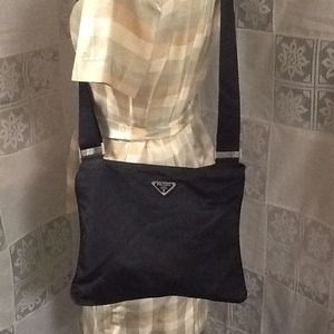 💸Reserved💸Black Authentic Prada Cross Body Bag