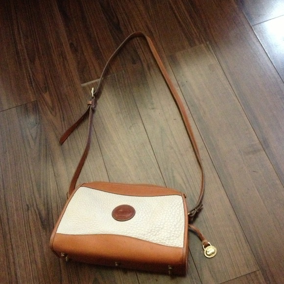 Dooney and Bourke crossbody / shoulder bag - Picture 2 of 4