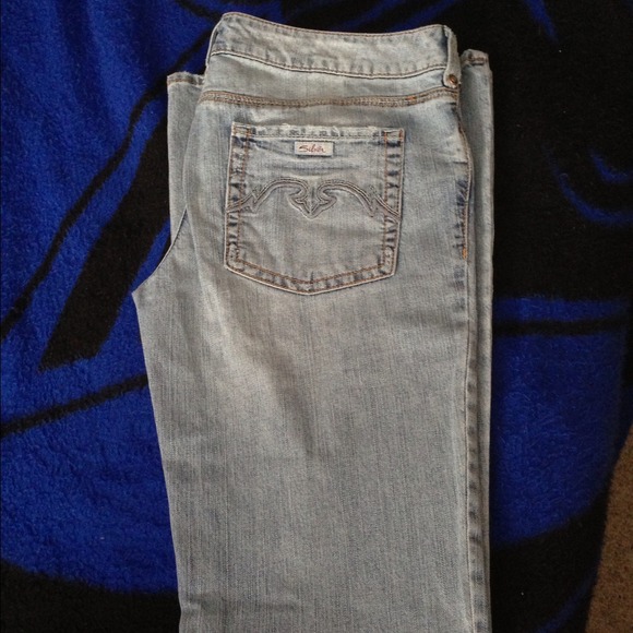 Silver Jeans - Picture 2 of 5