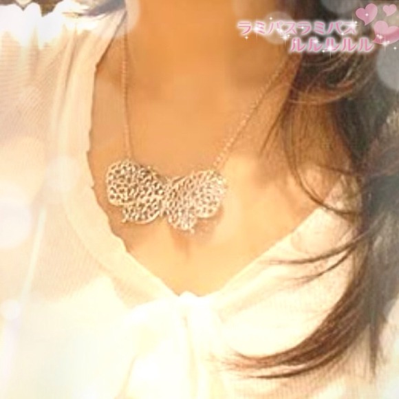 🌸RESERVED🌸 Dainty silver butterfly necklace🌸
