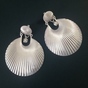 Matted silver shell shape with crystal earrings