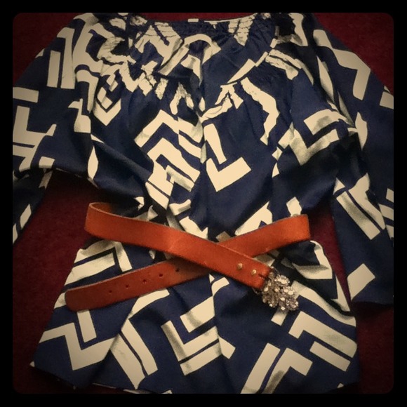 Reserved @qwnmia02  navy and white top