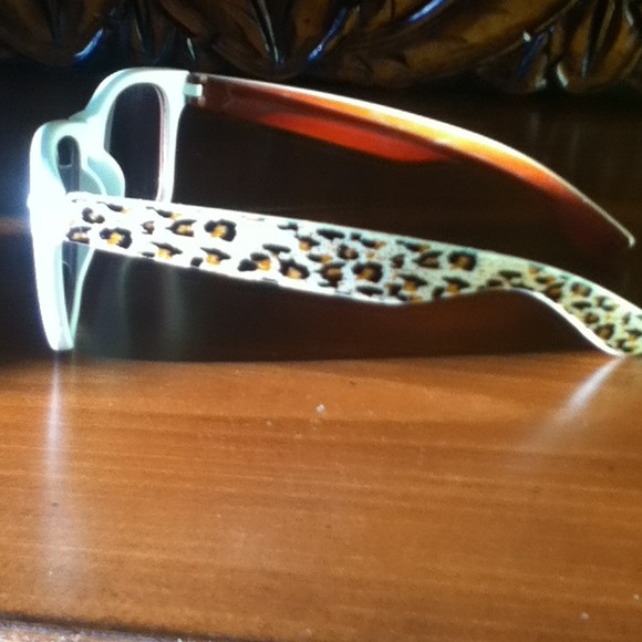White cheetah print shades - Picture 2 of 4