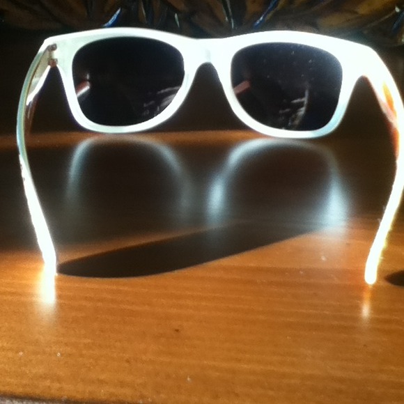 White cheetah print shades - Picture 3 of 4
