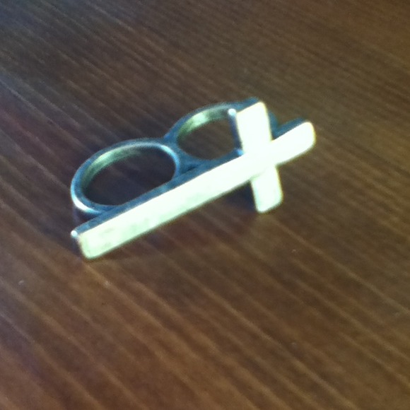 Cross 2 finger ring from juicy couture