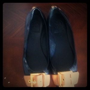 Tory burch flat balet the best deal.