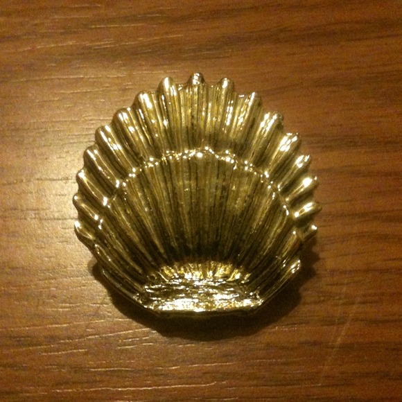 Gold Shell Scarf Accessory!!